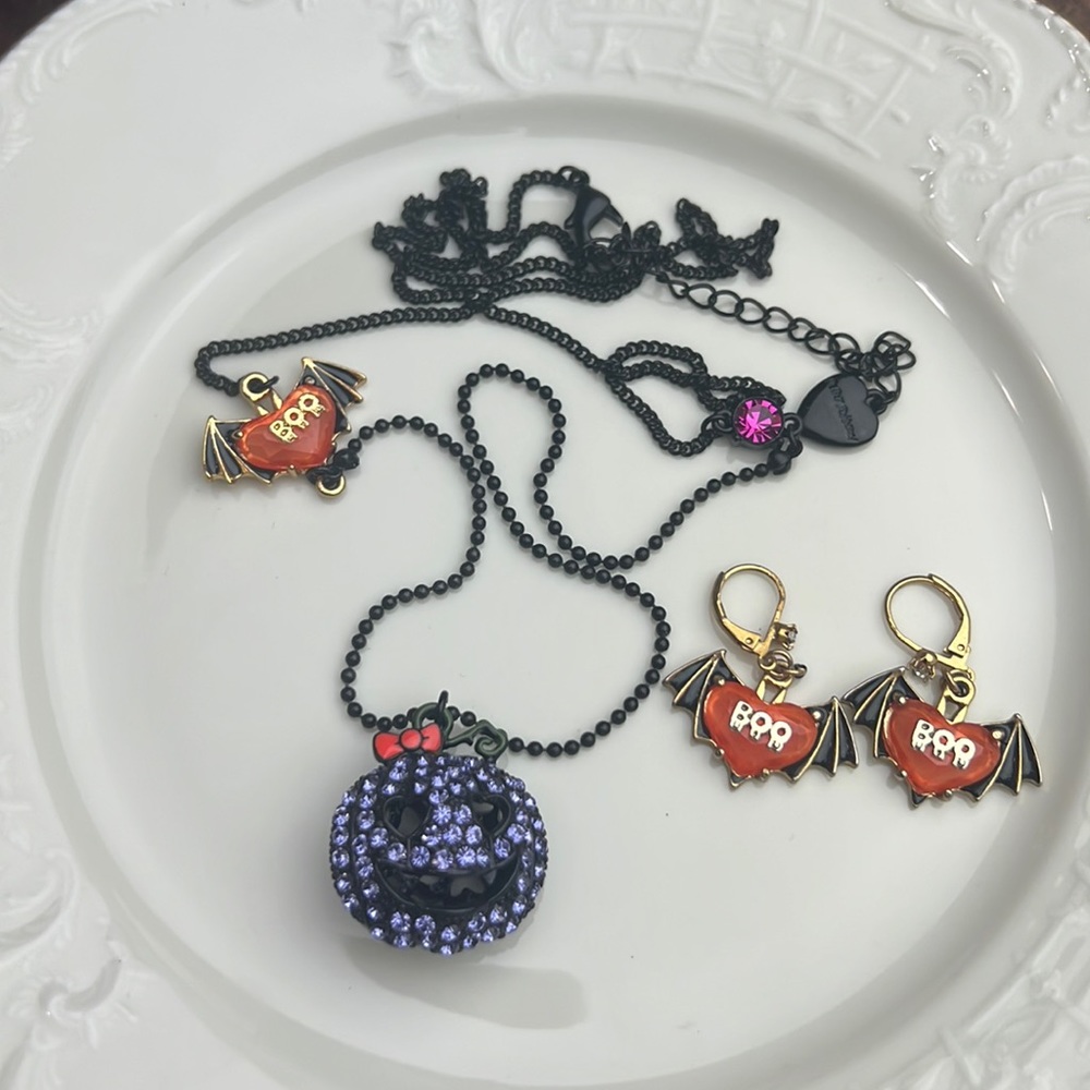 Betsey Johnson Halloween Pumpkin Bat Necklace Earrings Set Black Purple